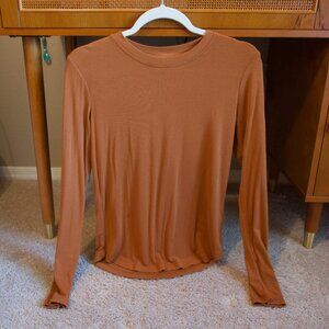 T Tahari Long Sleeve Ribbed Knit Top (Size M)